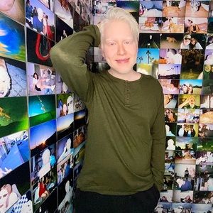 Green long sleeve henley :)